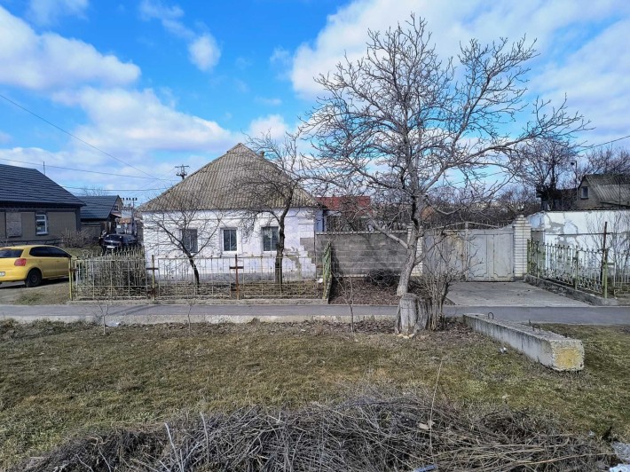 Земельна ділянка з будинком, літня кухня та госпспоруди . - фото 1