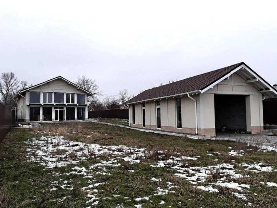 Продается дом 250 кв.м со своим берегом