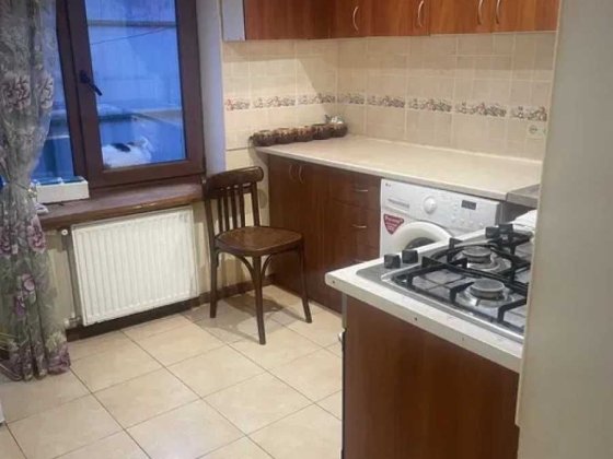 Продам просторный дом с капитальным ремонтом со своим двором/Слободка