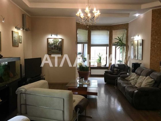 Дом с ремонтом на ул.Красных зорь. 6 соток