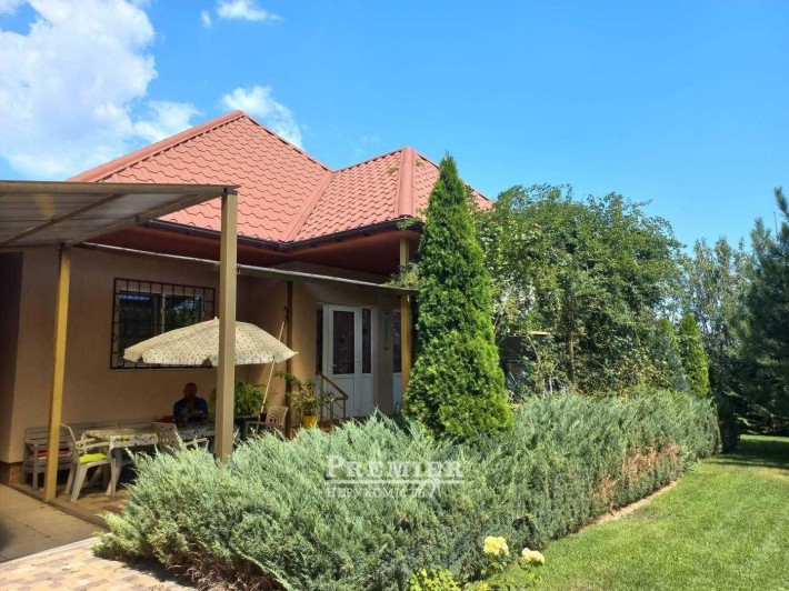 Продам ДОМ  в Хлебодарском. 8 сот земли. Гараж. Госпрограммы. - фото 1