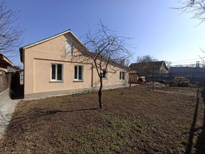 Дом с новым ремонтом.Никто не жил. Госакт. пос.Дзержинского/Черемушки. - фото 1