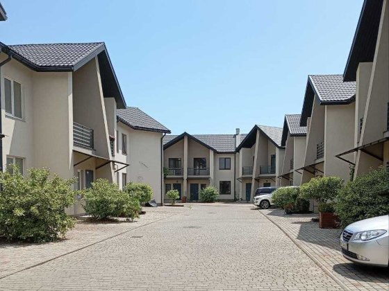 Таунхаус по цене квартиры, в центре Червоного Хутора !