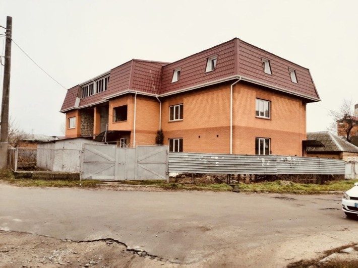 Продажа 3-эт. Коттедж 360м2 район Школьный. - фото 1