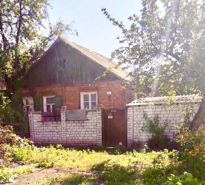 Продам 1/2 дома Тюринка 10 мин метро , удобства в доме ,свой двор - фото 1