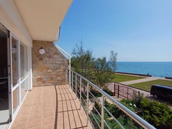 Современный коттедж на берегу моря!