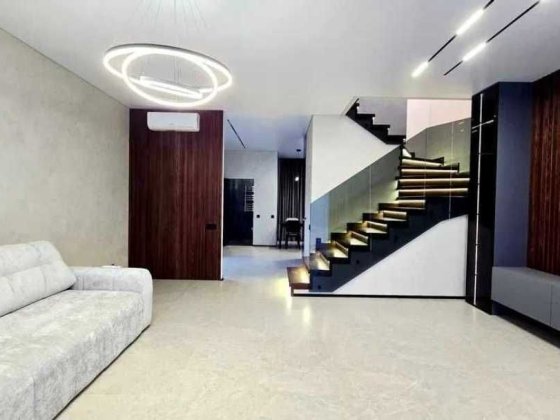 Продам Будинок, Дуплекс, ремонт, газ, вода, світло, каналізація.