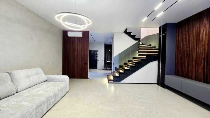 Продам Будинок, Дуплекс, ремонт, газ, вода, світло, каналізація. - фото 1