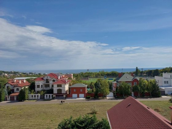 Совіньйон — будинок 1500 м² біля моря, ділянка 10 соток