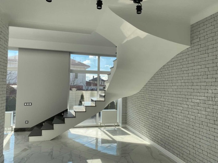 Продам дом в Совиньоне. - фото 1