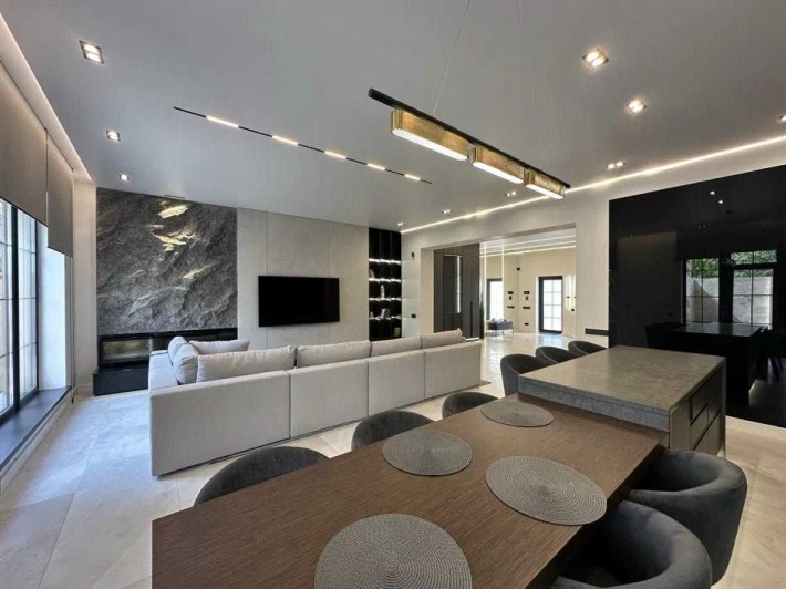 Будинок мрії • авторський дизайн • гараж на 2 авто • травертин - фото 1