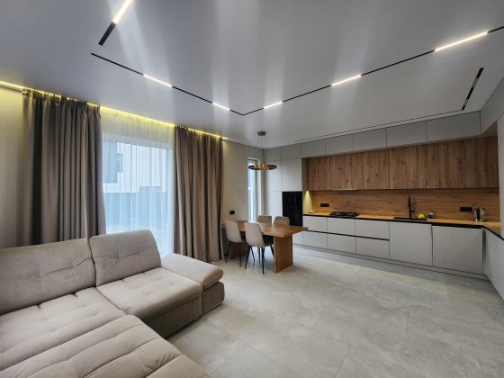 Продам будинок з ремонтом та меблями. Телефонуйте.