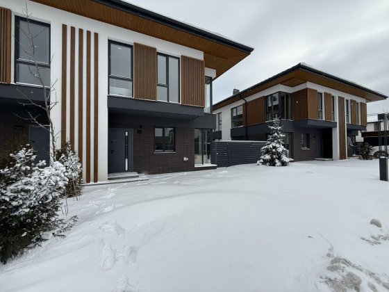 Таунхаус з ремонтом за вигідною ціною. Поруч Київ Петропавлівська Борщагівка