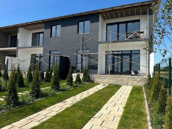 Таунхаус 132 метри з власною терасою та парковкою 60000$ РОЗТРОЧКА