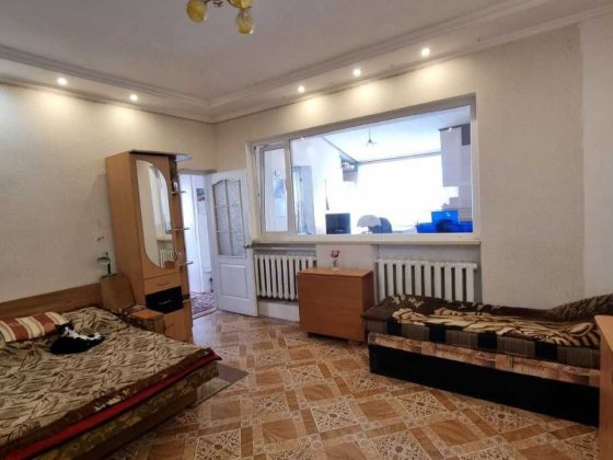 Продам будинок по ціні квартири.Свій двір, газове опалення. Слобідка