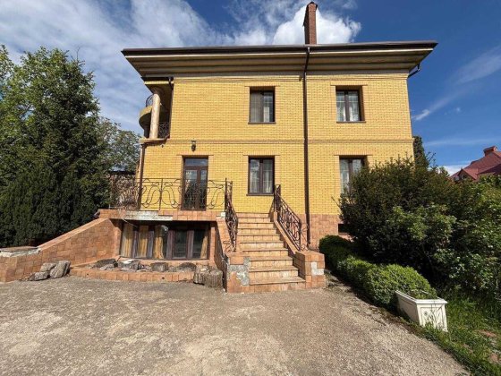 продам будинок ! аналогів по якості немає! Комісія ноль%!