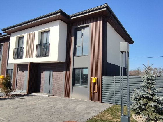 Продам Танхаус можлива єОселя Петропавлівська Борщагівка