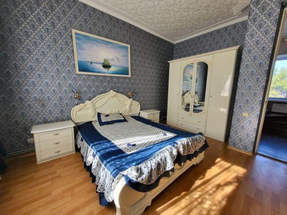 Продаю будинок в Центральному районі з свердловиною Миколаїв