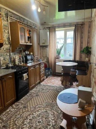 Продам 1/2 дома на Основе , отдельный двор , удобства - фото 1