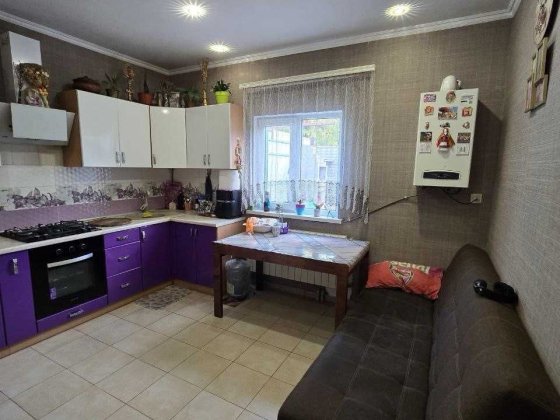 Охайний будиночок на Черемхах