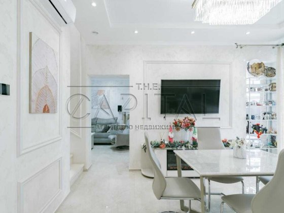 Продажа дома ТАУНХАУС с ремонтом Софиевская Борщаговка ВИД НА ОЗЕРО Софиевская Борщаговка