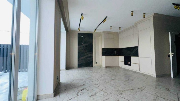 БЕЗ КОМІСІЇ, таун з новим РЕМОНТОМ, заходь і живи, вул. Ялинкова - фото 1