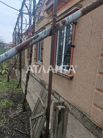 Дом в черте города рядом от моря - фото 1