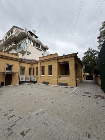 Продажа просторного дома 393,2 м² + подвал на участке 7,9 соток,790 м² - фото 1