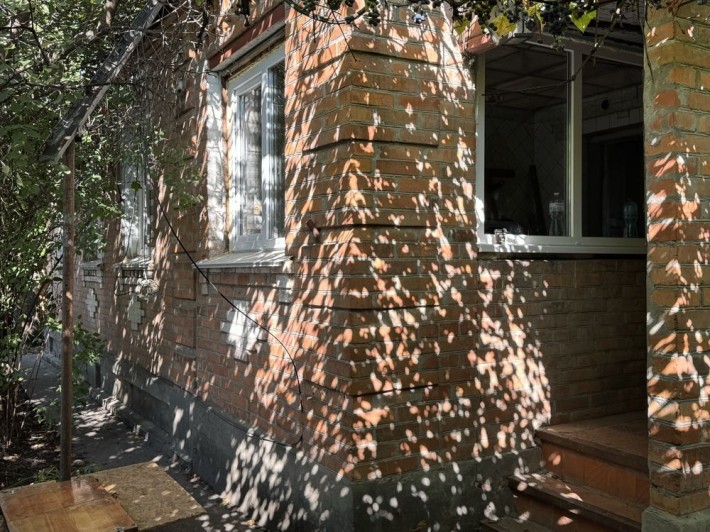 Продам дом (два отдельностоящих полноценных дома) по ул.  Луи Пастера - фото 1