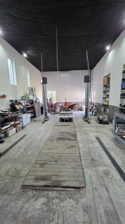 Продається будинок з господарськими спорудами Рогань - фото 1