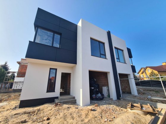 Продам Будинок, Дуплекс, 135м2, газ, вода, світло, гараж. Телефонуйте.