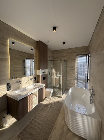 Продається будинок 130 м² з ремонтом, меблями та каміном - фото 1