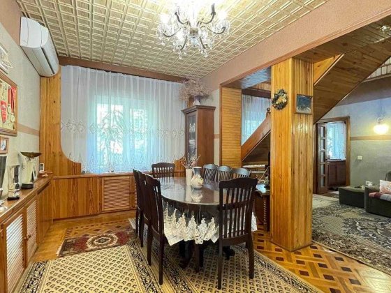 Срочно, добротный дом в Малиновском районе,10 сот,гараж,подвал,АОГВ