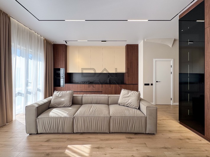 Просторий дуплекс 140 м² для сім’ї з ремонтом, меблями та технікою - фото 1