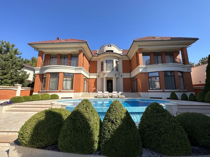 Элитный дом с шикарной локацией - фото 1