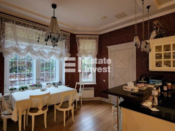 Продам двухэтажный дом на Шатиловке.