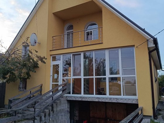 Вул.Вишнева.Всі П”ЯТЬ! кімнат окремі.Сауна-баня ! Бомбосховище під буд Гостомель