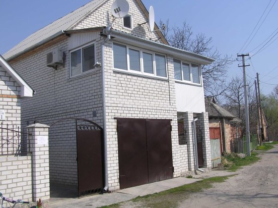 Двоповерховий будинок поруч з курортом в довгострокову оренду Миргород