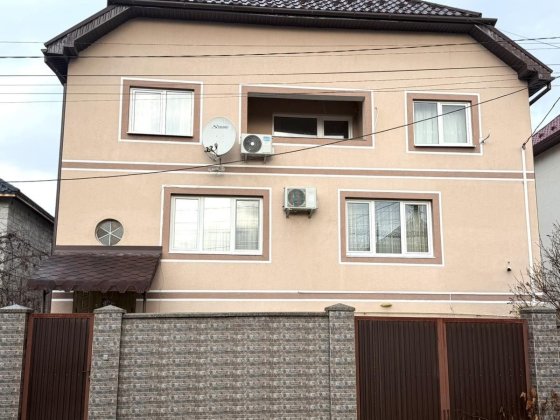 Оренда всього  будинку або половини Мукачеве