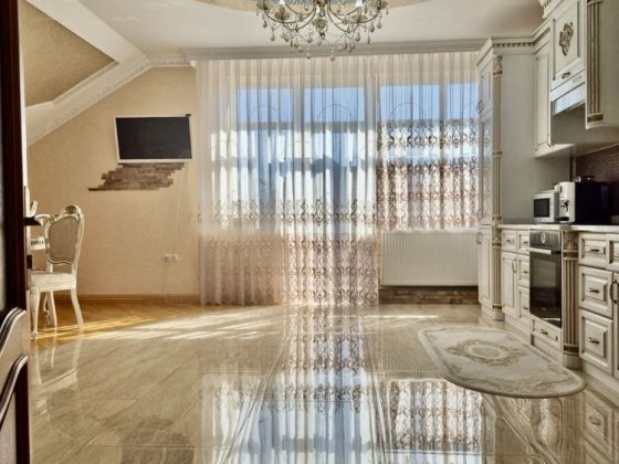 Оренда розкішного двохповерхового будинку з дизайнерським ремонтом Мукачеве