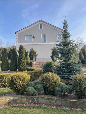 Аренда  3 - этажного дома с ремонтом ,в мрн .Артема ( пос.Мирный) - фото 1