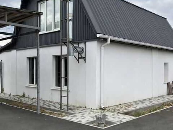 Двоповерховий будинок з сучасним ремонтом. СВІТЛО НЕ ВИМИКАЮТЬ. Полтава