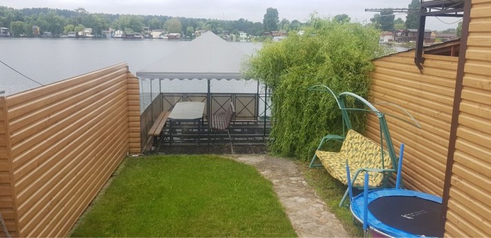 Будинок  біля води - фото 1