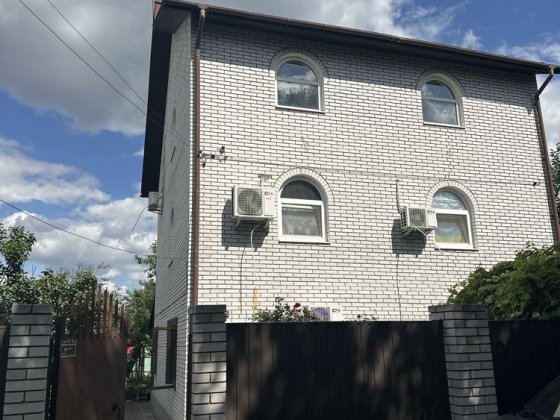 Аренда дома 1200 метров от метро Київ