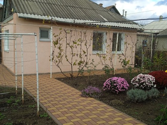 Сдам дом.Правый берег р-н ЗТЗ.В эту цену входит коммуналка. Запорожье