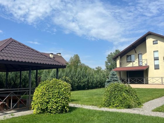 Сдам двух этажный дом.