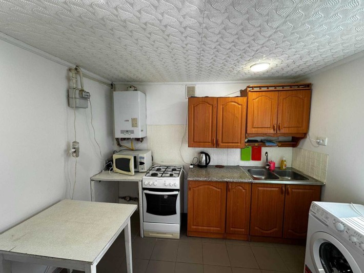 Оренда невеликого будинку на вул. Хуторівка (Стрийська - Наукова) - фото 1