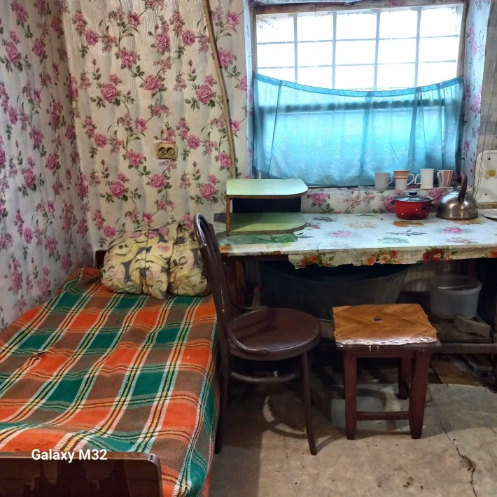 Сдам 1-комнатную, отапливаемую времянку, вода, газ. Мирный. - фото 1