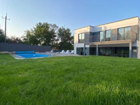 Здам окремий ВІП будинок з басейном Львів