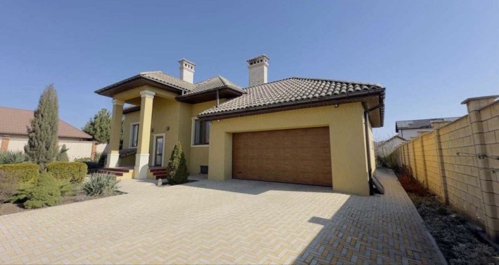 Дом в совиньоне с подвалом и генератором - фото 1